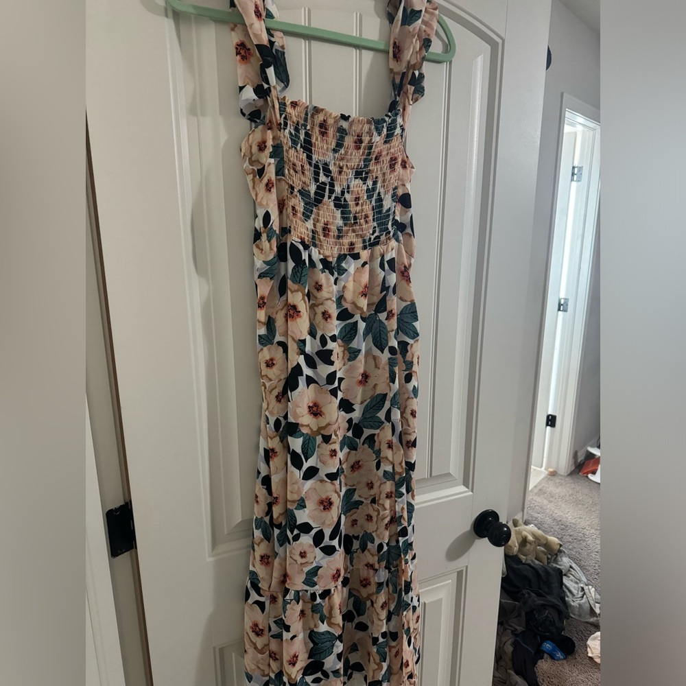Show me your mumu sunflower dress - size large. Never worn!